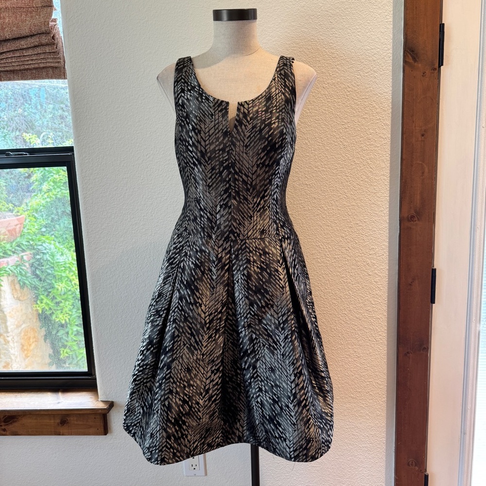 Kay Unger Metallic Cocktail Dress  size 6